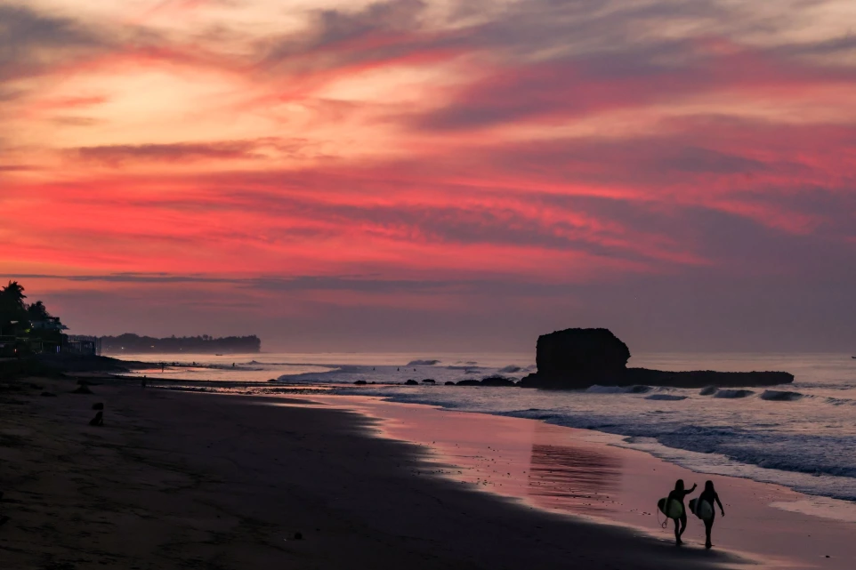 Atardecer en playa El Tunco, El Salvador